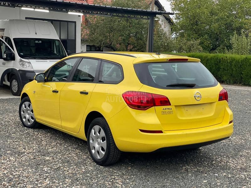 Opel Astra J 1.6Enjoy