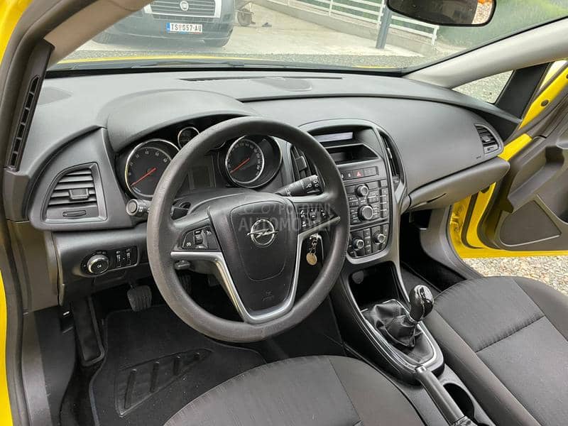 Opel Astra J 1.6Enjoy