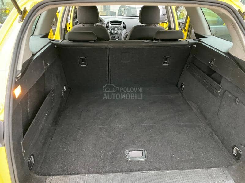 Opel Astra J 1.6Enjoy