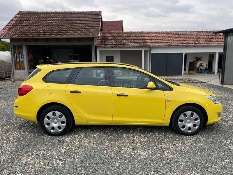 Opel Astra J 1.6Enjoy