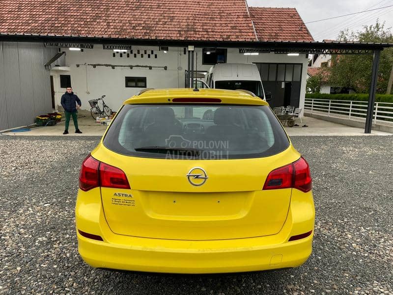 Opel Astra J 1.6Enjoy