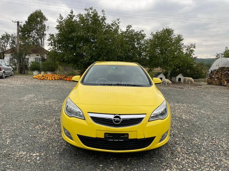 Opel Astra J 1.6Enjoy