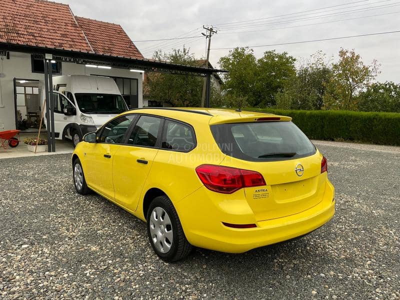 Opel Astra J 1.6Enjoy