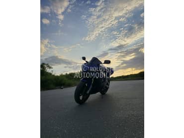 Yamaha r1
