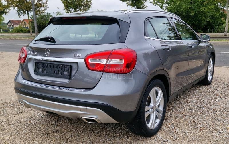 Mercedes Benz GLA 200  Mercedes Benz GLA 200
