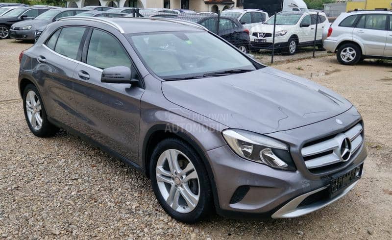 Mercedes Benz GLA 200  Mercedes Benz GLA 200
