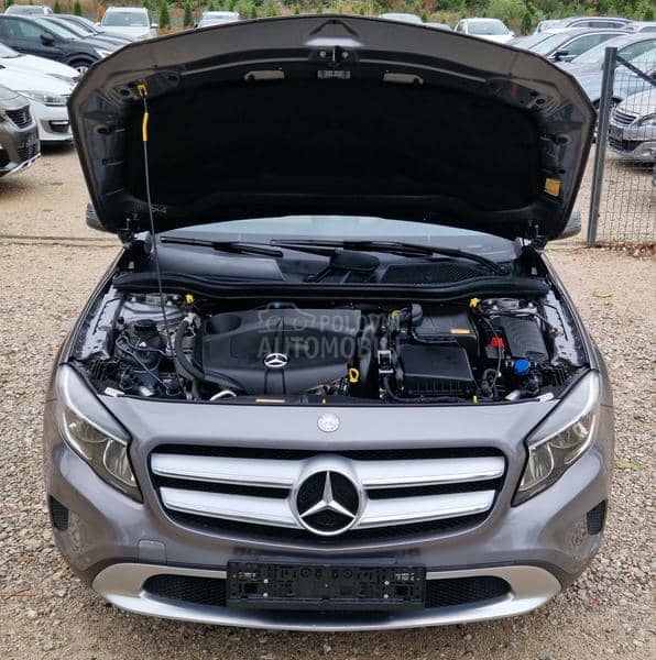 Mercedes Benz GLA 200  Mercedes Benz GLA 200