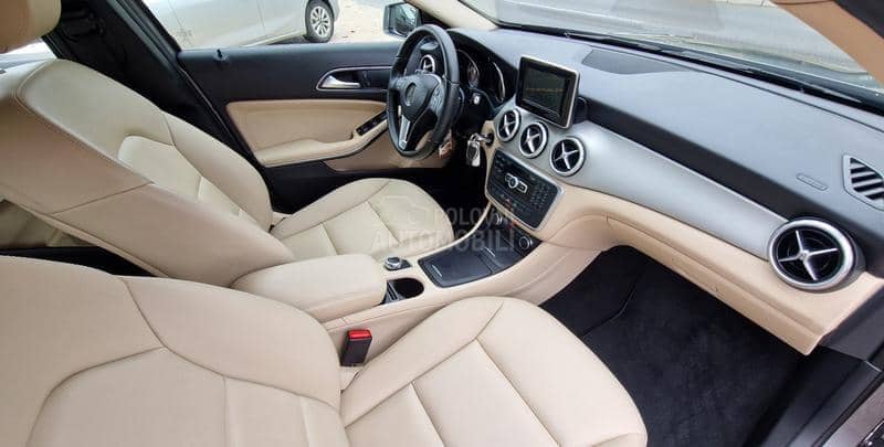 Mercedes Benz GLA 200  Mercedes Benz GLA 200