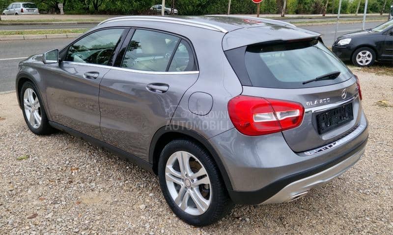 Mercedes Benz GLA 200  Mercedes Benz GLA 200
