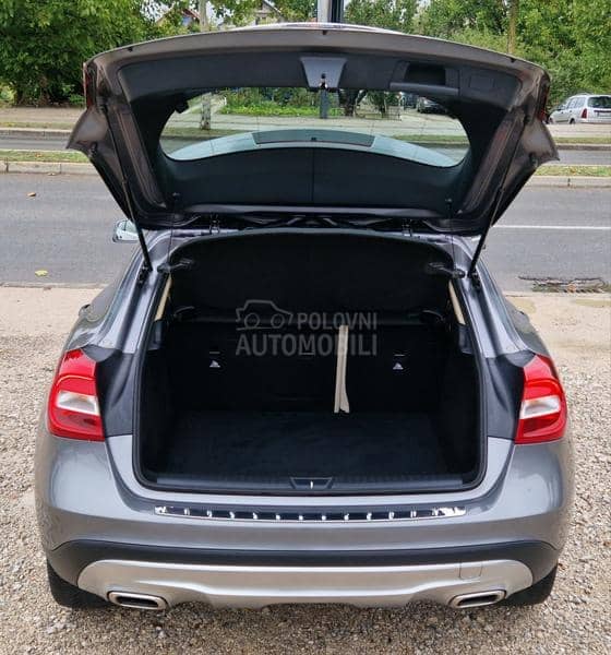 Mercedes Benz GLA 200  Mercedes Benz GLA 200