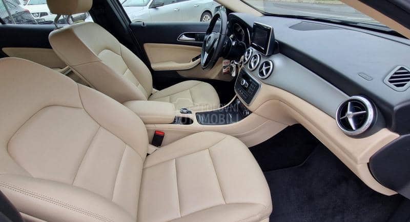 Mercedes Benz GLA 200  Mercedes Benz GLA 200