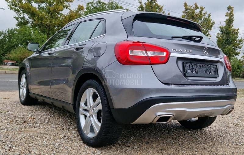 Mercedes Benz GLA 200  Mercedes Benz GLA 200