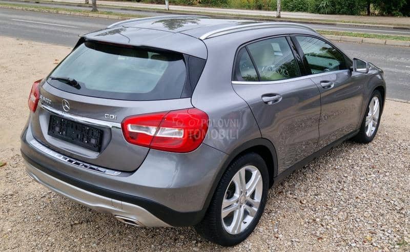 Mercedes Benz GLA 200  Mercedes Benz GLA 200