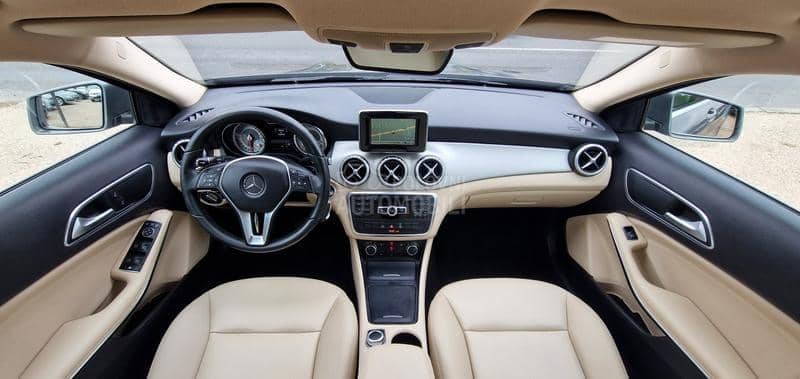Mercedes Benz GLA 200  Mercedes Benz GLA 200