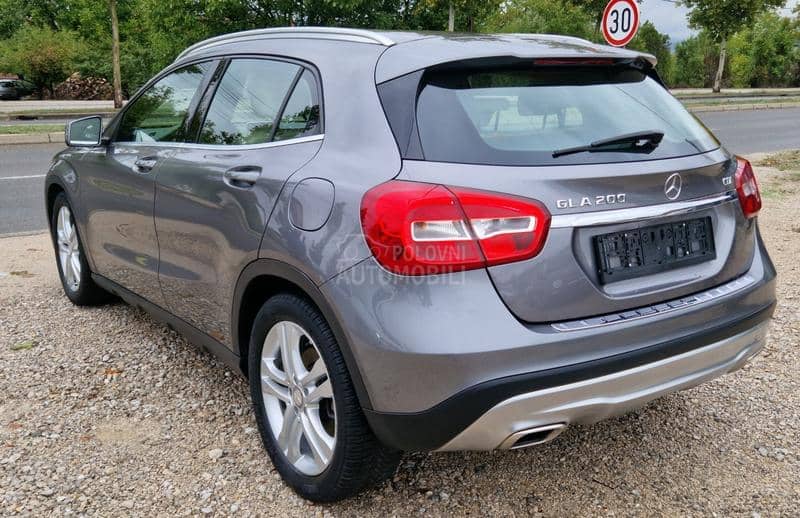 Mercedes Benz GLA 200  Mercedes Benz GLA 200