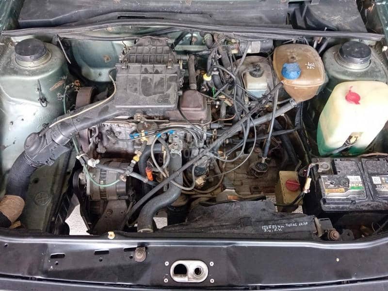 Volkswagen Golf 2 1.6 BUKVALNO NOV