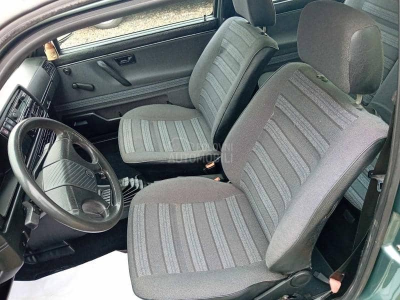 Volkswagen Golf 2 1.6 BUKVALNO NOV