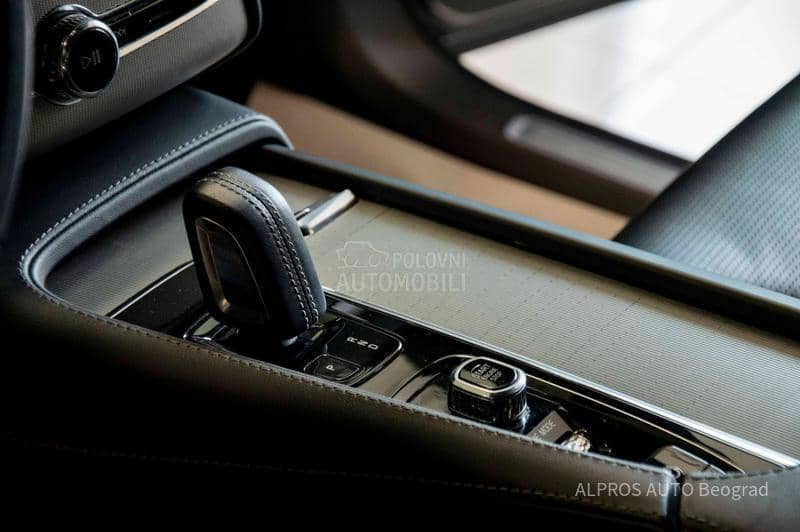 Volvo XC90 2.0 B5 AWD R-DESIGN