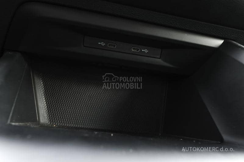 Volkswagen Golf 8 1.0 eTSI Dsg