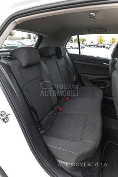 Volkswagen Golf 8 1.0 eTSI Dsg