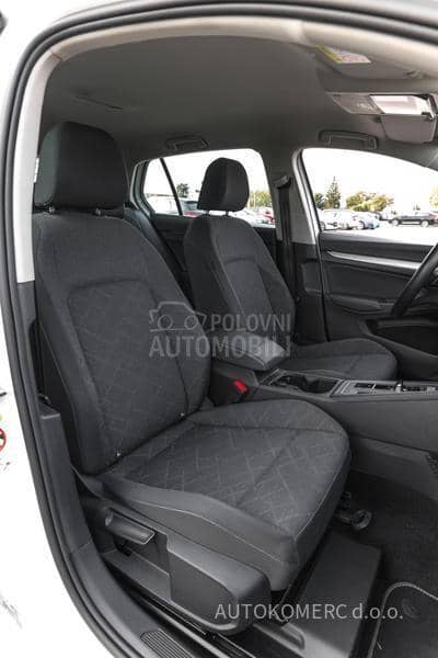 Volkswagen Golf 8 1.0 eTSI Dsg