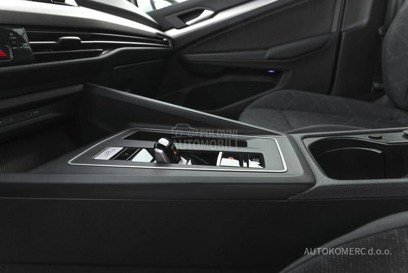 Volkswagen Golf 8 1.0 eTSI Dsg