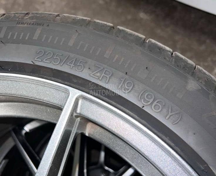 Vredestein 225/45 R19 Letnja
