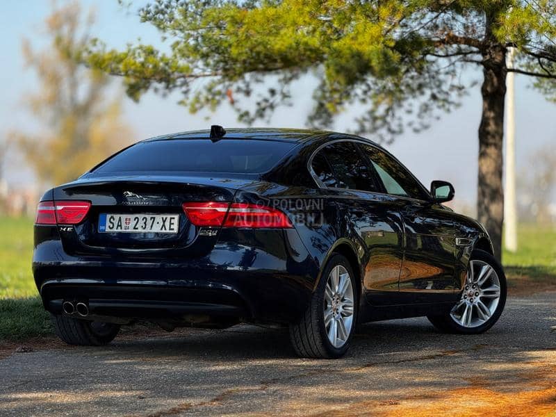 Jaguar XE 