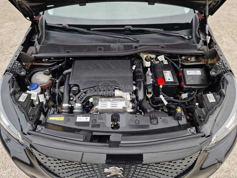 Peugeot 2008 1.2 PURETECH ALLURE