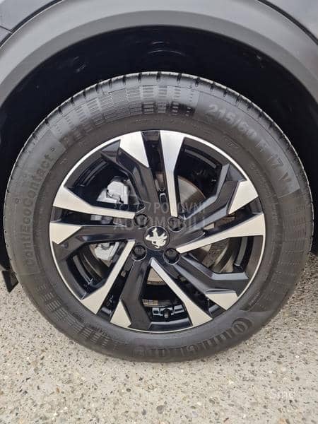 Peugeot 2008 1.2 PURETECH ALLURE