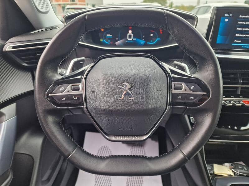 Peugeot 2008 1.2 PURETECH ALLURE