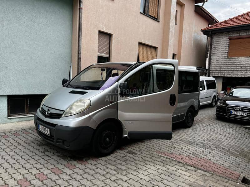 Opel Vivaro 2.5 cdti
