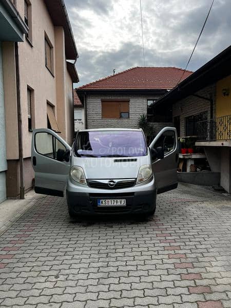 Opel Vivaro 2.5 cdti