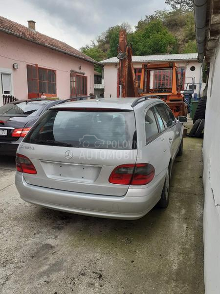 Mercedes Benz E 220 