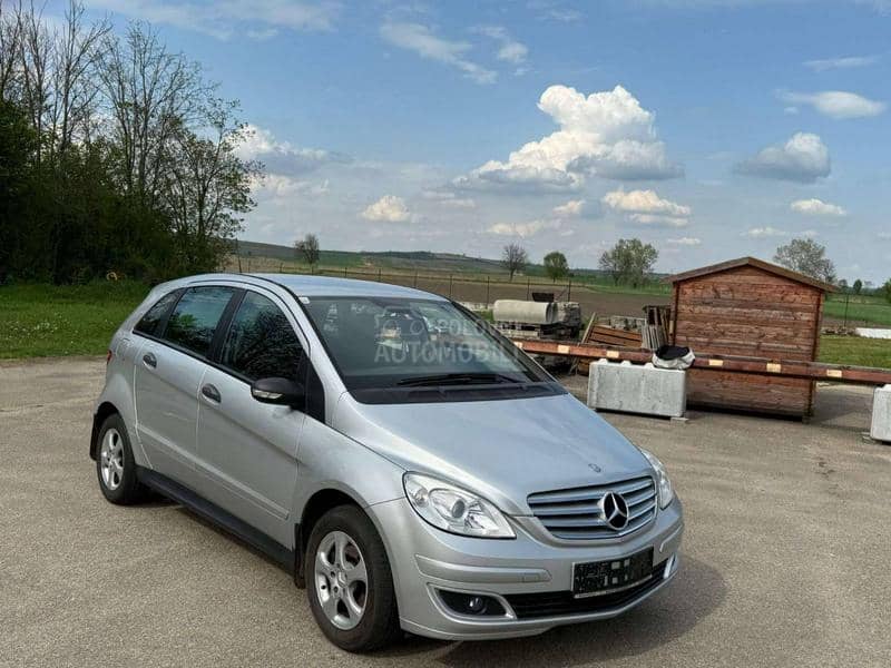 Kompletan auto u delovima