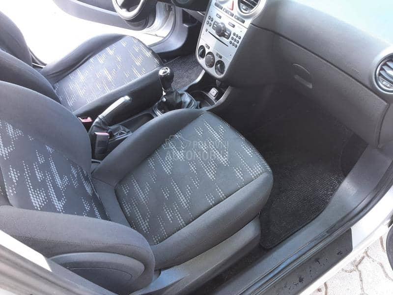 Opel Corsa D 1.2i usluzni oglas