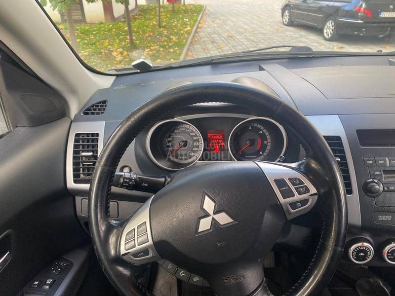 Mitsubishi Outlander 2.0 DI-D Mitsubishi Outlander 2.0 DI-D