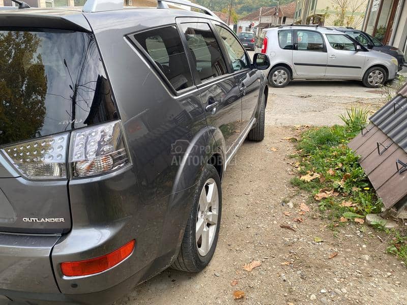 Mitsubishi Outlander 2.0 DI-D Mitsubishi Outlander 2.0 DI-D