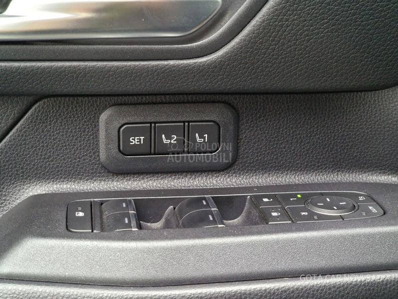 Toyota Land Cruiser PREMIUM