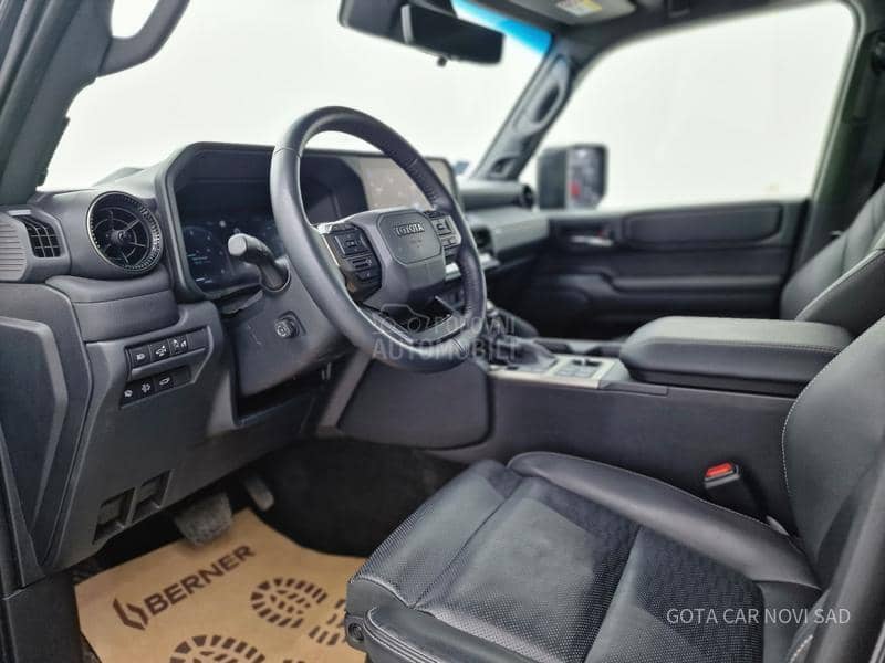 Toyota Land Cruiser PREMIUM