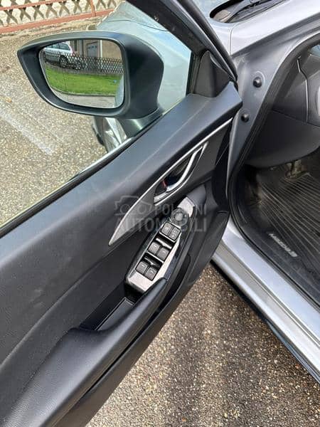 Mazda 3 2.0i Sport