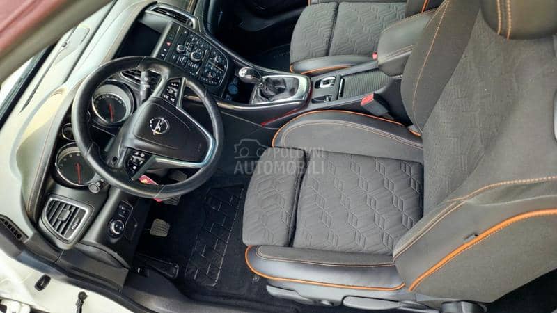 Opel Cascada 1.6T 200 COSMO