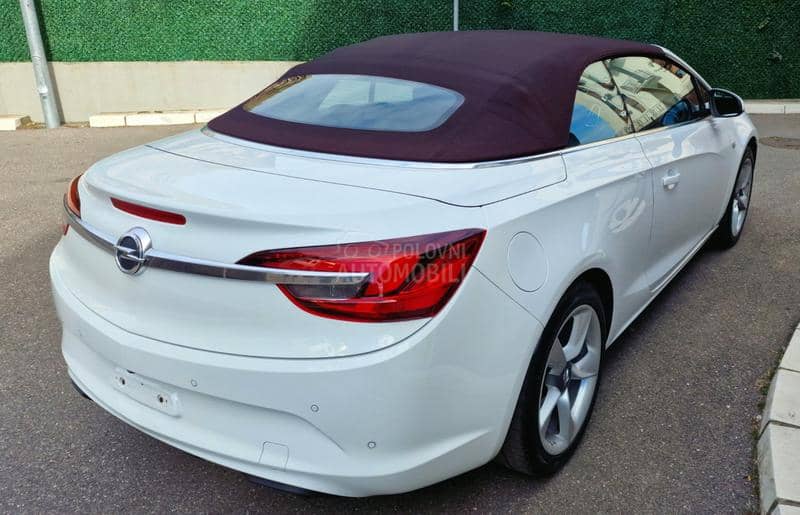 Opel Cascada 1.6T 200 COSMO
