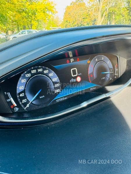 Peugeot 5008 1.5d allure 7 sed