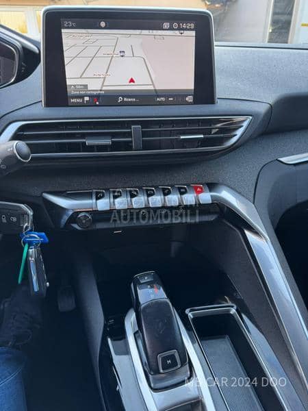 Peugeot 5008 1.5d allure 7 sed