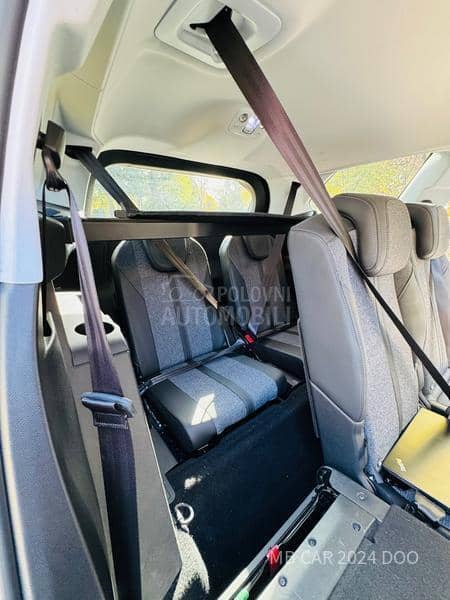 Peugeot 5008 1.5d allure 7 sed