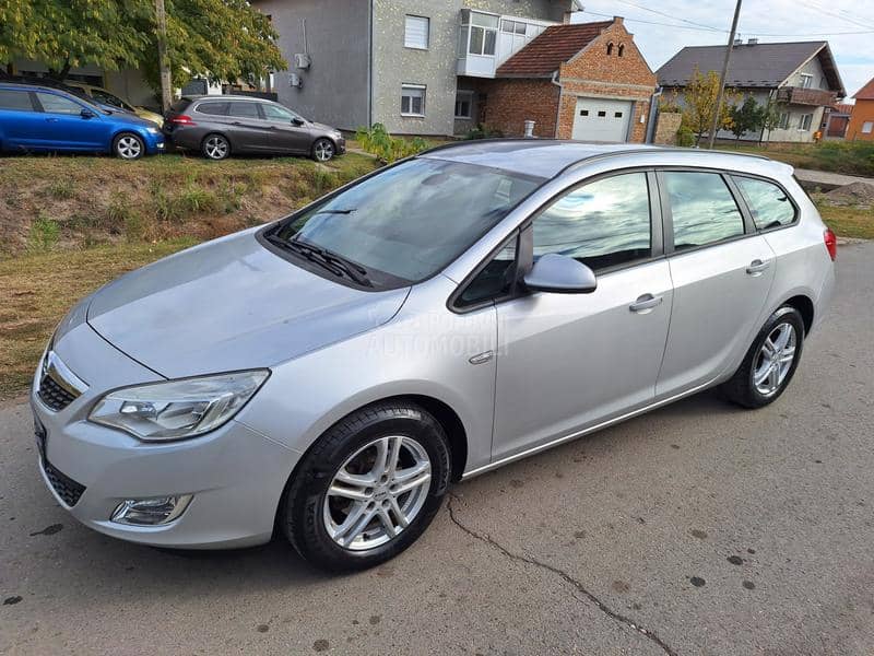 Opel Astra J 1.6 b ,VEL SER,0PIS