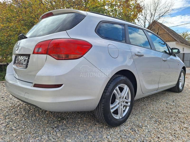 Opel Astra J 1.6 b ,VEL SER,0PIS