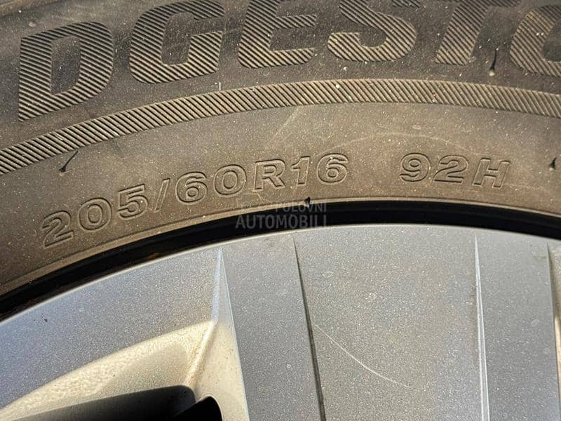 Bridgestone 205/60 R16 Zimska