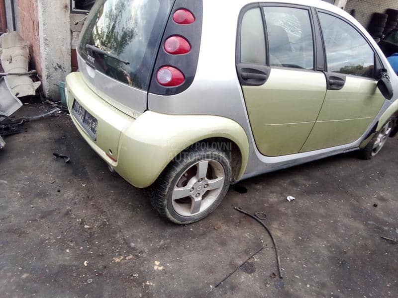 Smart ForFour 2005. god. -  kompletan auto u delovima